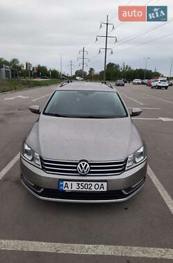 Універсал Volkswagen Passat 2012 в Ірпені