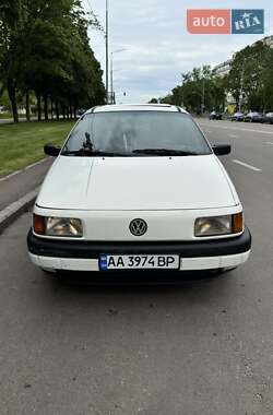 Універсал Volkswagen Passat 1992 в Києві