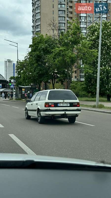 Универсал Volkswagen Passat 1992 в Киеве