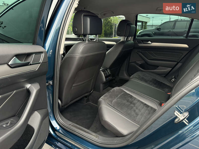 Седан Volkswagen Passat 2019 в Ужгороді