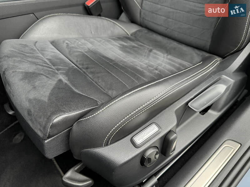 Седан Volkswagen Passat 2019 в Ужгороді