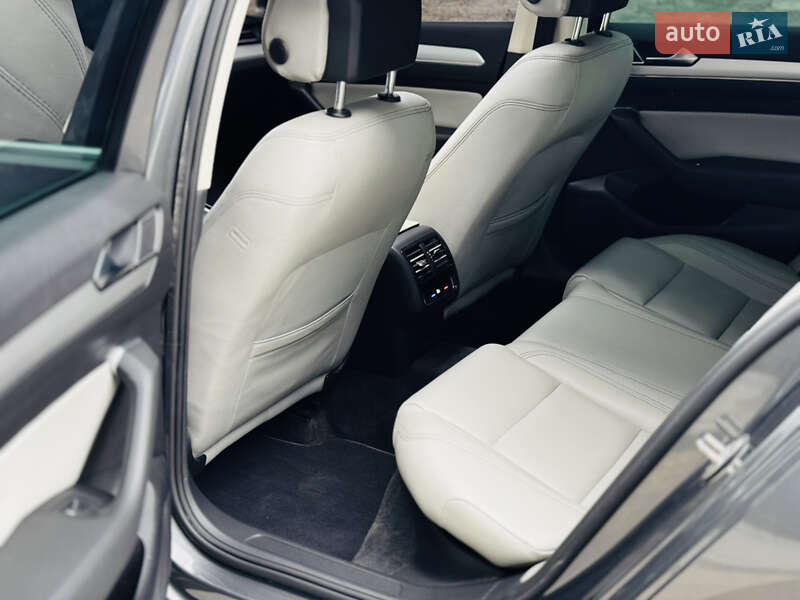 Седан Volkswagen Passat 2015 в Золочеві