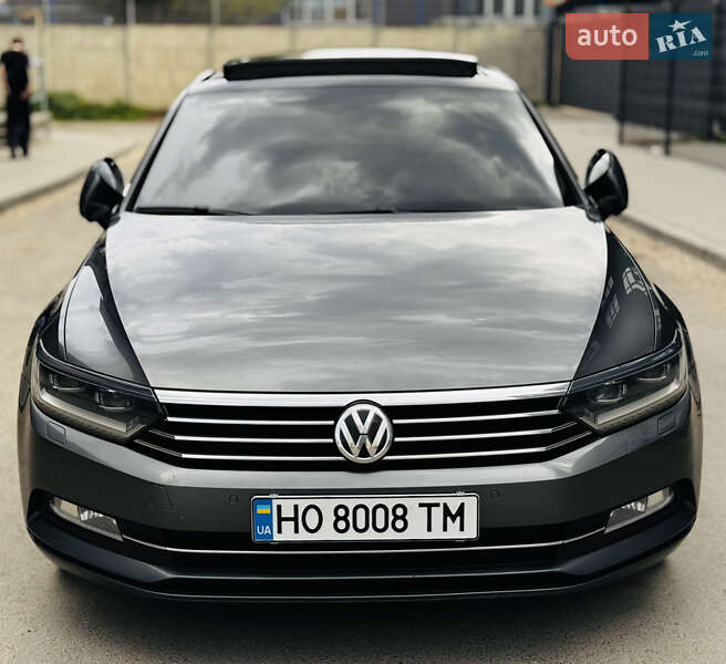 Седан Volkswagen Passat 2015 в Золочеві
