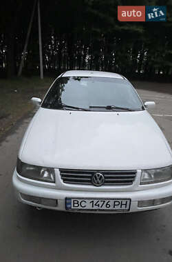 Седан Volkswagen Passat 1995 в Львове
