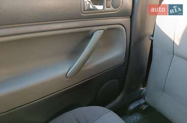 Седан Volkswagen Passat 2004 в 