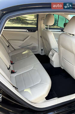 Седан Volkswagen Passat 2015 в 