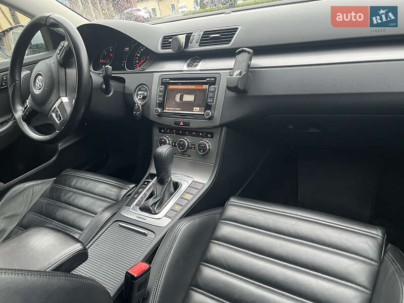Універсал Volkswagen Passat 2013 в Києві