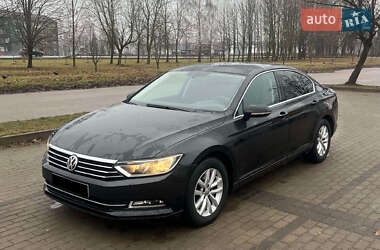 Седан Volkswagen Passat 2018 в Лужанах