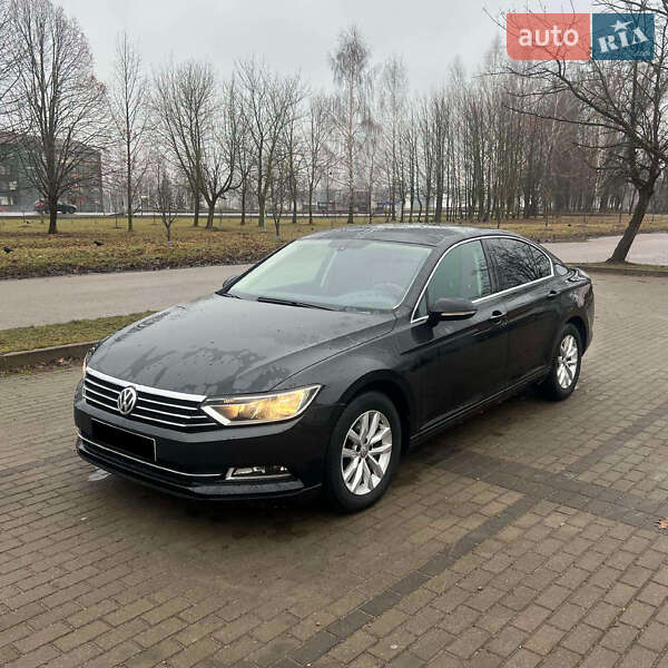 Седан Volkswagen Passat 2018 в Лужанах