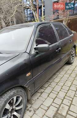 Седан Volkswagen Passat 1994 в 