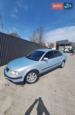 Седан Volkswagen Passat 1999 в 