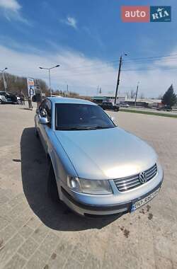 Седан Volkswagen Passat 1999 в 