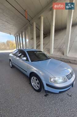 Седан Volkswagen Passat 1999 в 