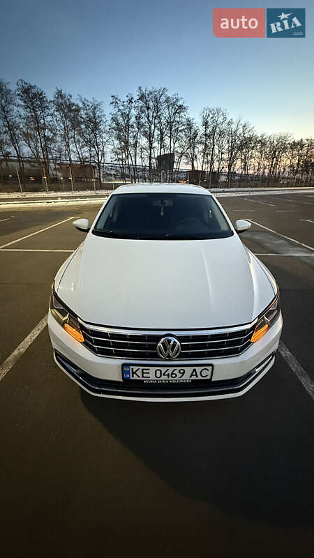 Седан Volkswagen Passat 2017 в Днепре