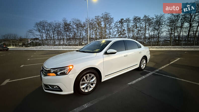 Седан Volkswagen Passat 2017 в Днепре