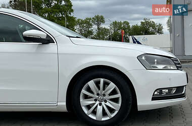 Універсал Volkswagen Passat 2011 в 