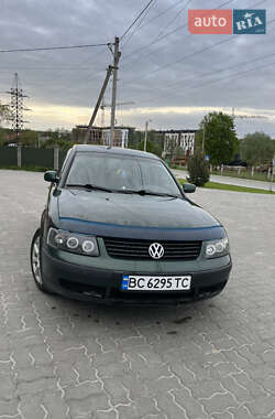 Седан Volkswagen Passat 1999 в Львове