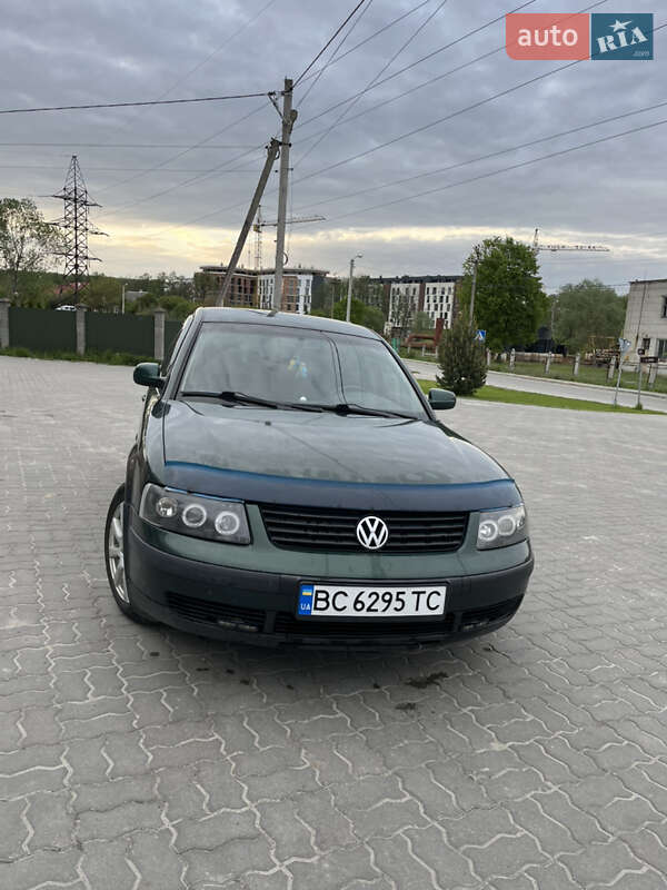 Седан Volkswagen Passat 1999 в 