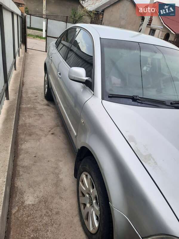 Седан Volkswagen Passat 2002 в Ивано-Франковске