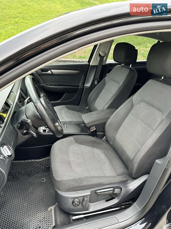 Седан Volkswagen Passat 2011 в Липовій Долині