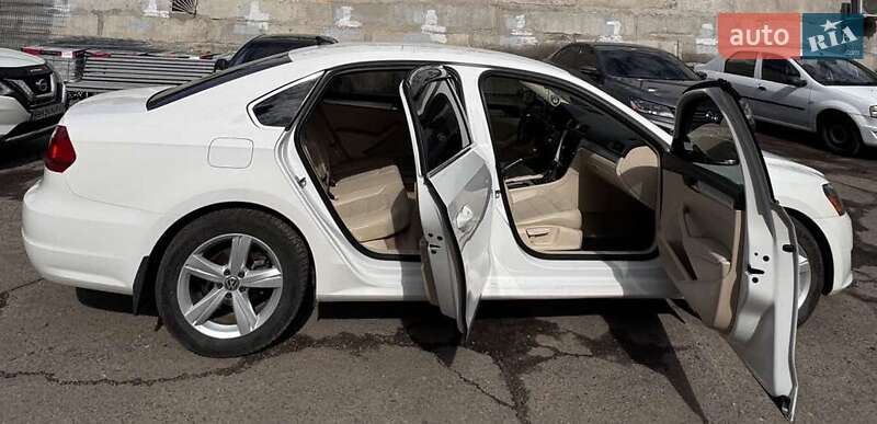 Седан Volkswagen Passat 2012 в Одессе