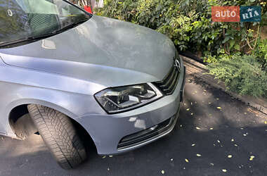 Седан Volkswagen Passat 2013 в 