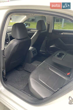 Седан Volkswagen Passat 2013 в 