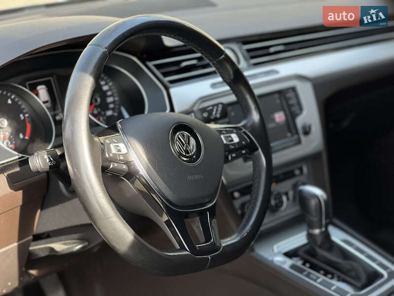 Универсал Volkswagen Passat 2016 в Кропивницком