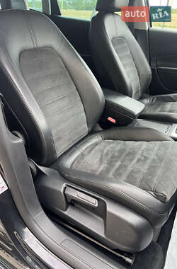 Універсал Volkswagen Passat 2010 в 