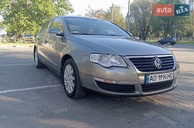 Седан Volkswagen Passat 2006 в 