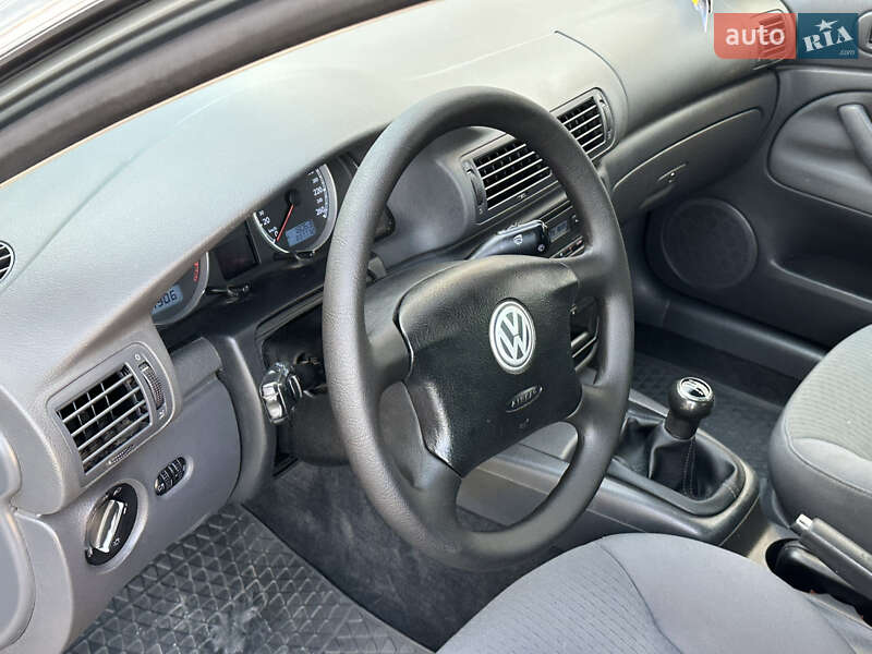 Седан Volkswagen Passat 2004 в Вінниці