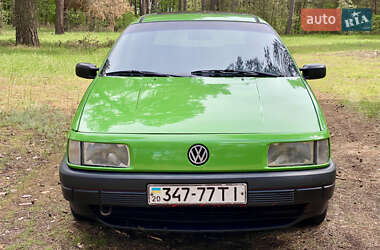 Універсал Volkswagen Passat 1990 в 