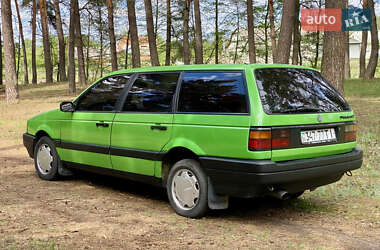 Універсал Volkswagen Passat 1990 в 