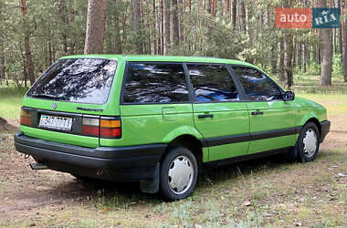 Універсал Volkswagen Passat 1990 в 