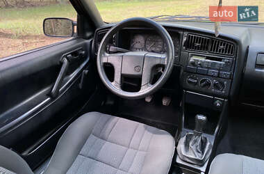 Універсал Volkswagen Passat 1990 в 