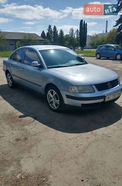 Седан Volkswagen Passat 1998 в Луцьку