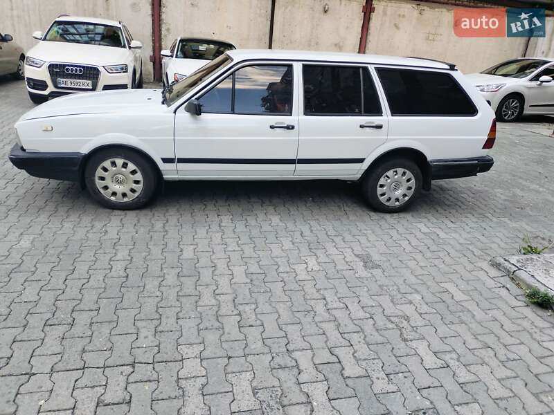 Універсал Volkswagen Passat 1988 в Дніпрі