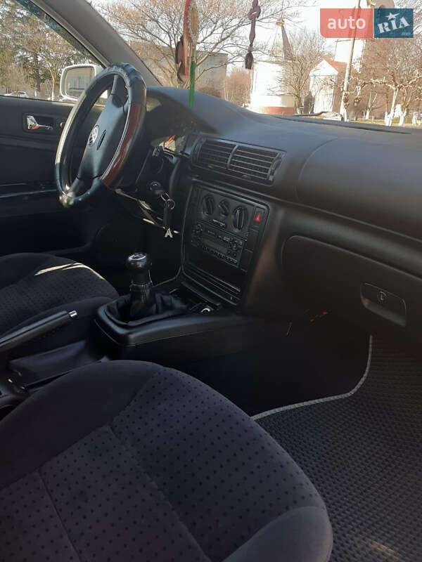 Универсал Volkswagen Passat 1999 в Рени