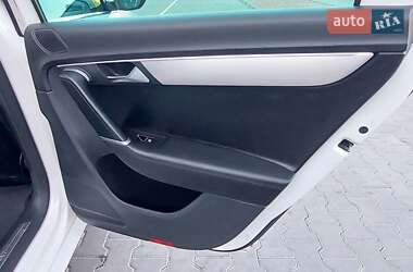 Універсал Volkswagen Passat 2012 в 