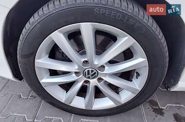 Універсал Volkswagen Passat 2012 в 