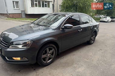 Седан Volkswagen Passat 2013 в Виннице