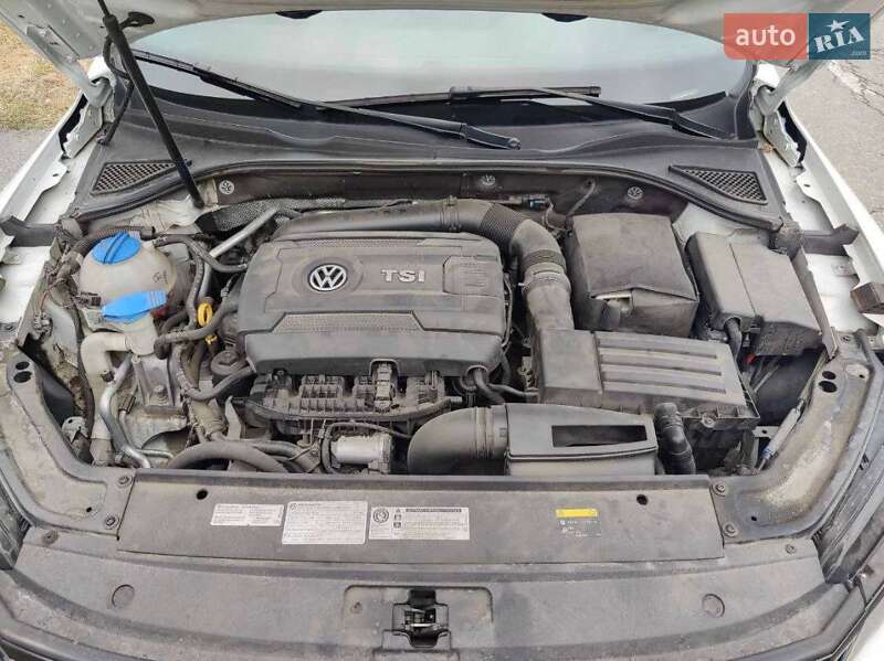 Седан Volkswagen Passat 2016 в Киеве