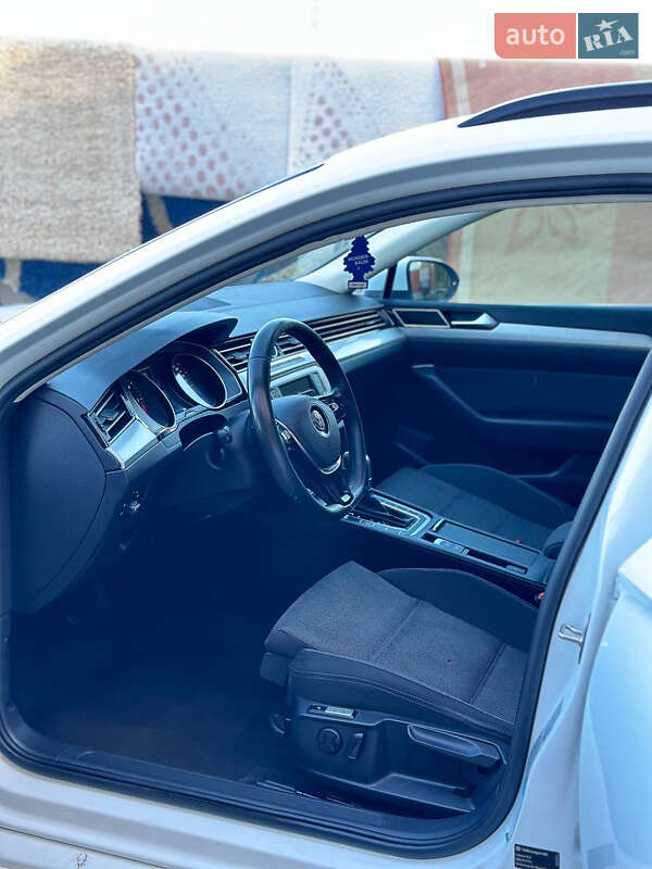 Універсал Volkswagen Passat 2015 в Харкові