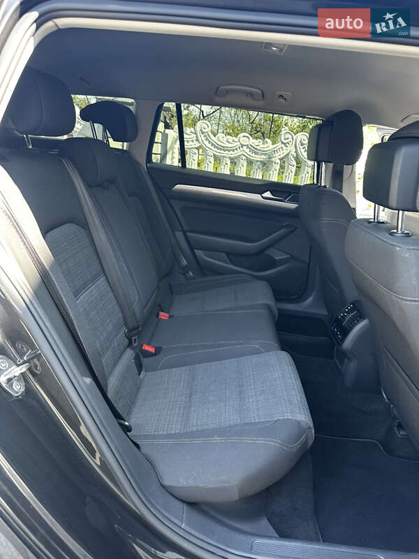 Универсал Volkswagen Passat 2021 в Львове