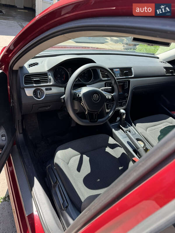 Седан Volkswagen Passat 2015 в Кривом Роге