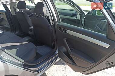 Седан Volkswagen Passat 2017 в 
