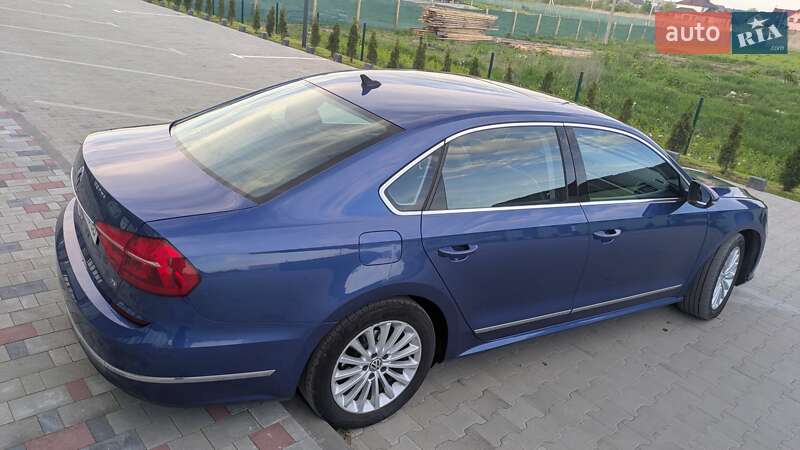 Седан Volkswagen Passat 2016 в Луцке
