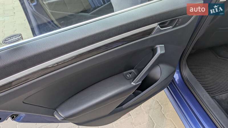 Седан Volkswagen Passat 2016 в Луцке
