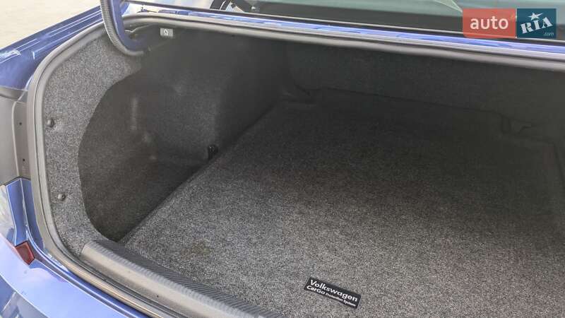 Седан Volkswagen Passat 2016 в Луцке