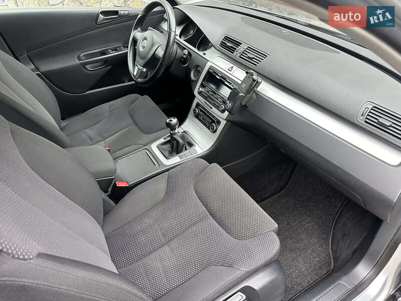Універсал Volkswagen Passat 2010 в Вінниці